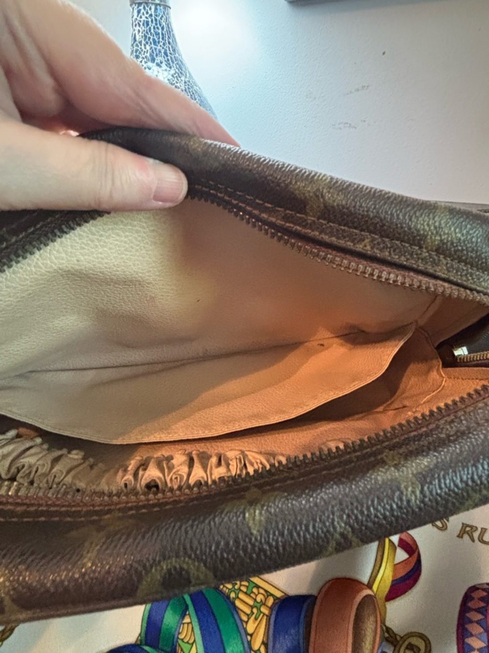 Authentic Louis Vuitton Vintage Trousse Toilette 28 - Excellent Condition - Picture 12 of 14